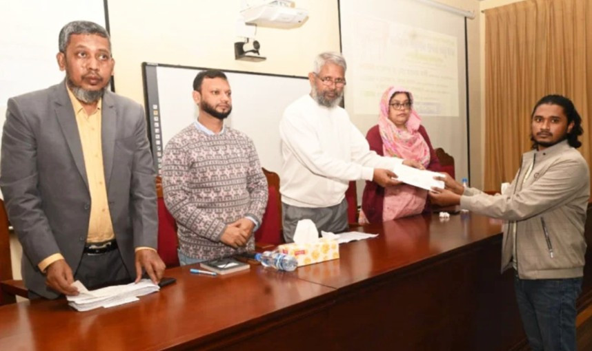 কুবিতে জুলাই গণঅভ্যুত্থানে আহত শিক্ষার্থীদের আর্থিক অনুদান প্রদান
